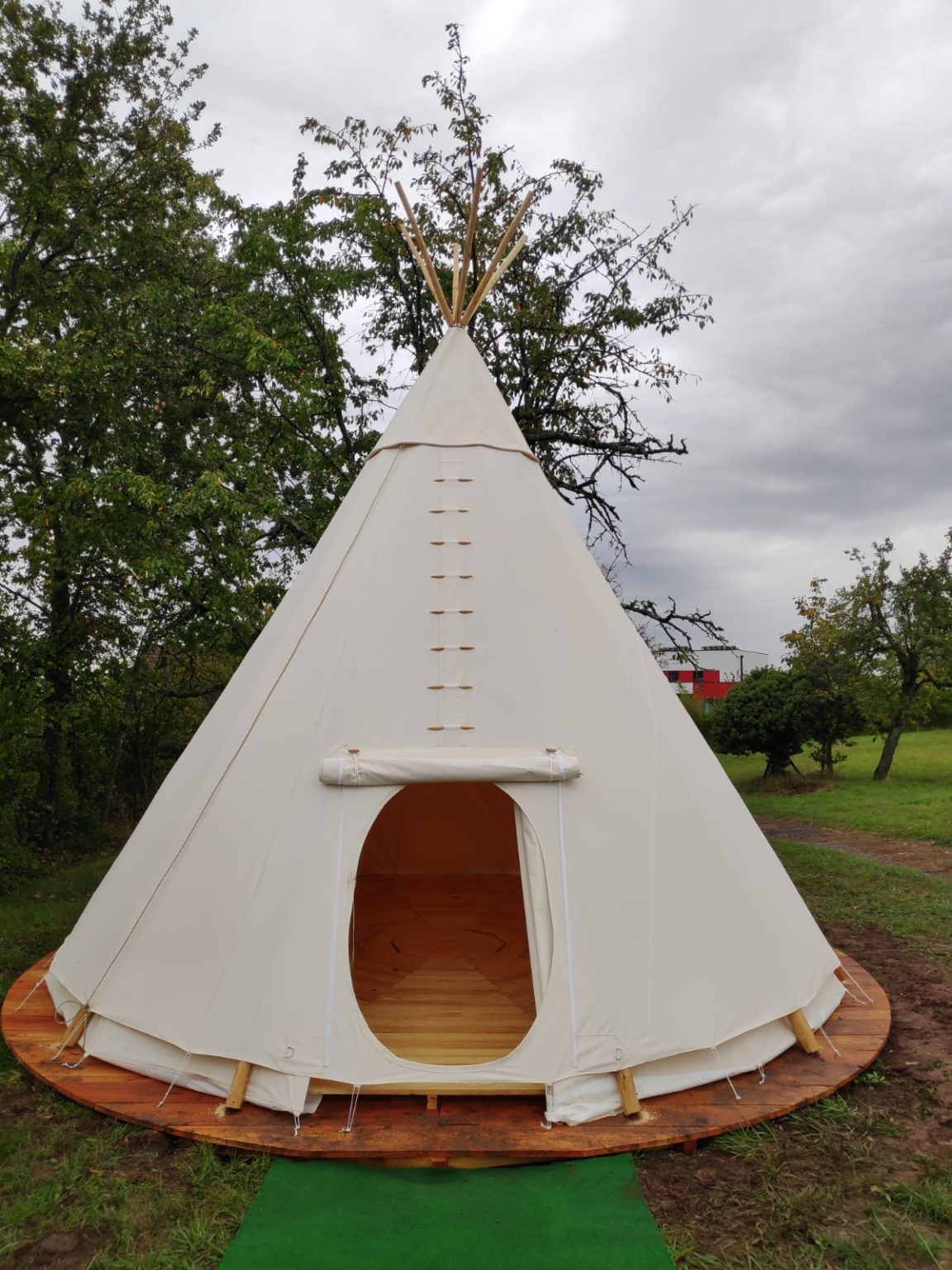 Atelier Jean Lehmann Un tipi extérieur pour les enfants dans son jardin
